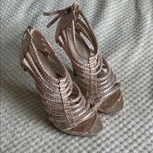 Shoedazzle Chic Strappy Metallic Rose Gold Heels
Used( see pics) Size 6.5